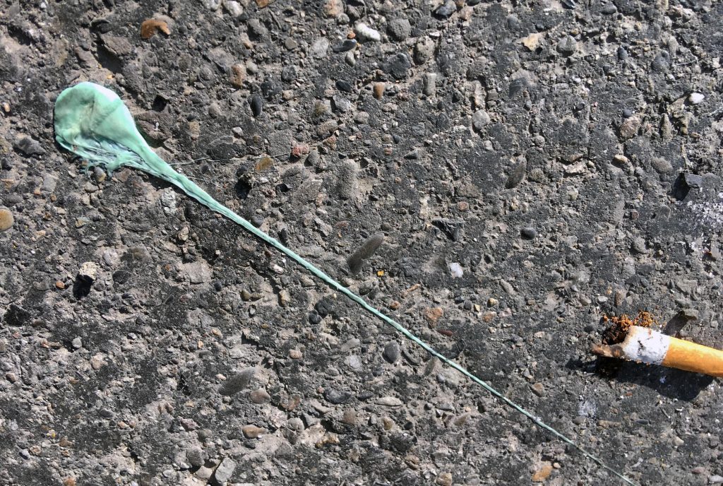 Chewing Gum stuck on tar